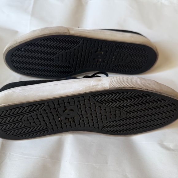 DC Black Suede Manual RT S- Men 10.5- This shoe is built to skate. - Picture 5 of 7